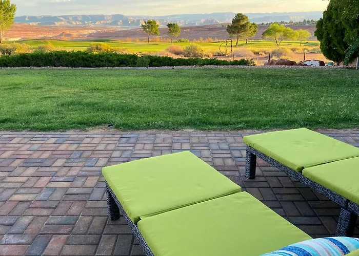 Powell Views: Mid-century In Ferienhaus Page